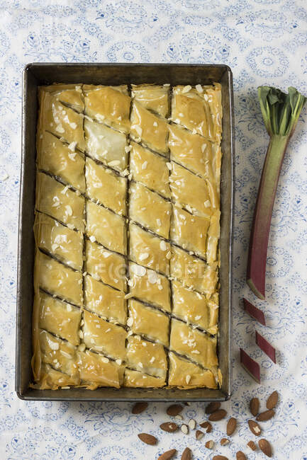 Baklava with rhubarb and almonds — Stock Photo