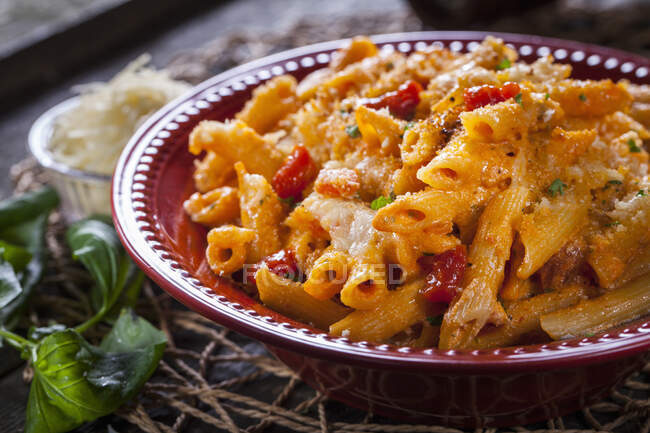 Penne pasta with pepper and cheese — Stock Photo