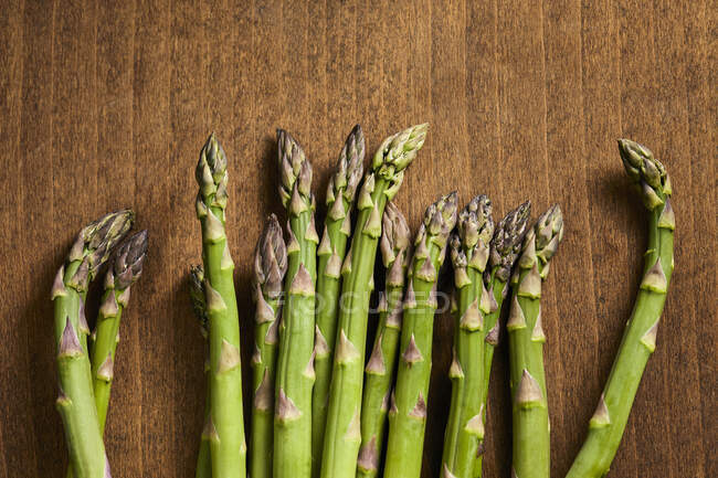 Fresh green asparagus on the table — Stock Photo