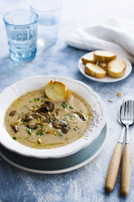 Creamy mushrooms soup, closeup — Stock Photo