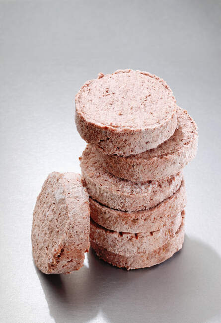 Hambúrgueres congelados empilhados — Fotografia de Stock
