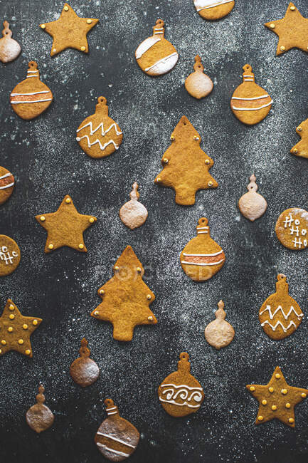 Firs, baubles and stars. christmas gingerbread biscuits — Stock Photo