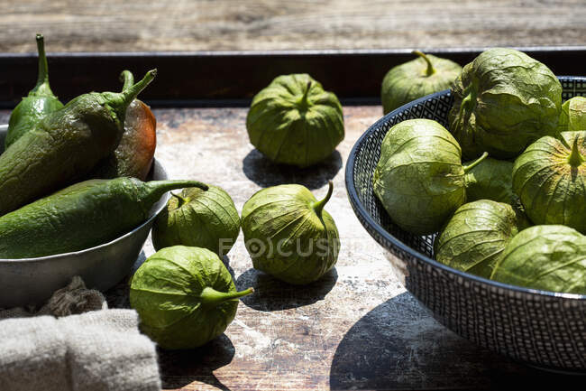 Close-up shot of delicious Fresh tomatillos and chilies — Stock Photo