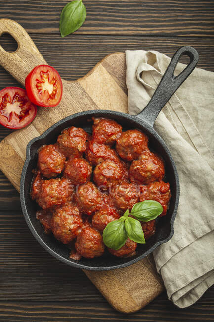 Meatballs with tomato sauce and fresh basil — Stock Photo