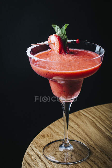 Strawberry margarita with berry slices and mint — Stock Photo