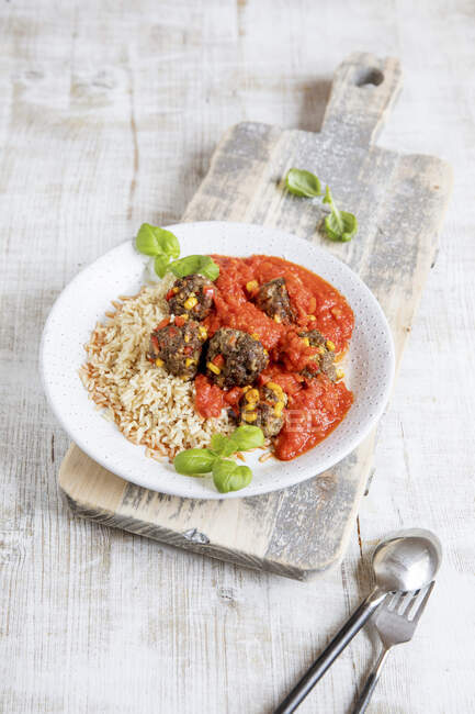 Meatballs with rice and tomato sauce — Stock Photo
