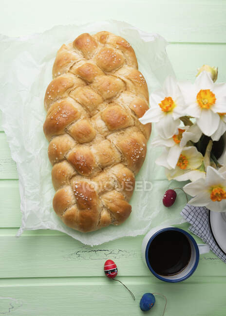 Vegan sweet Easter braid with nib sugar — Stock Photo