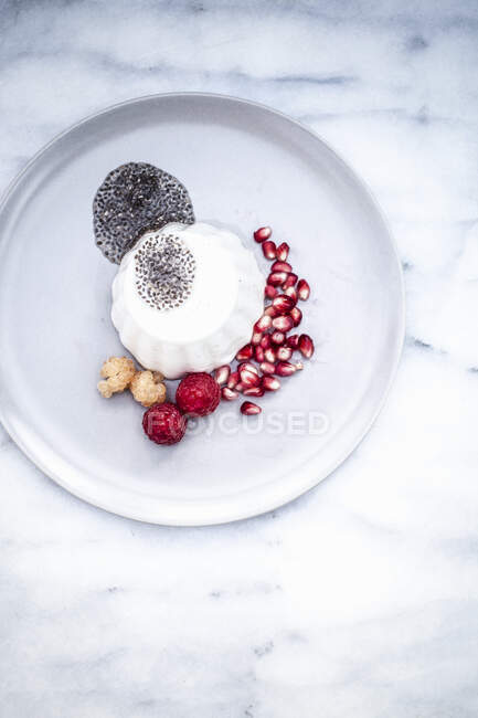 Panna cotta with chia seeds and pomegranate — Stock Photo