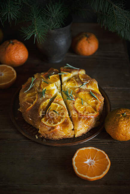 Перевернутый мандаринный торт — стоковое фото