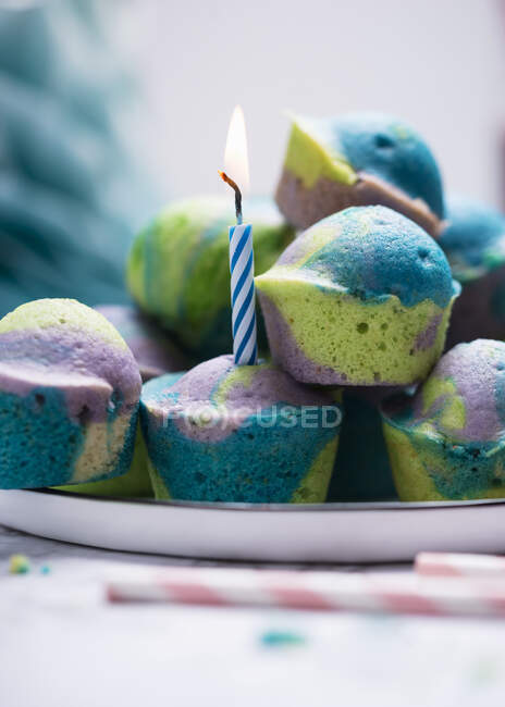 Dreifarbige Mini-vegane Muffins — Stockfoto