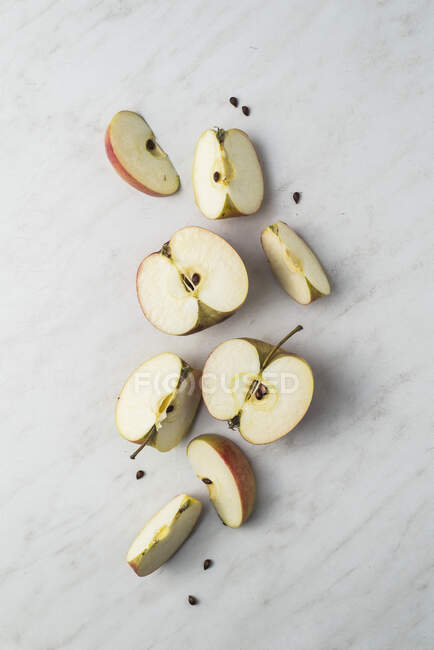 Sliced jonagold apples, closeup shot — Stock Photo
