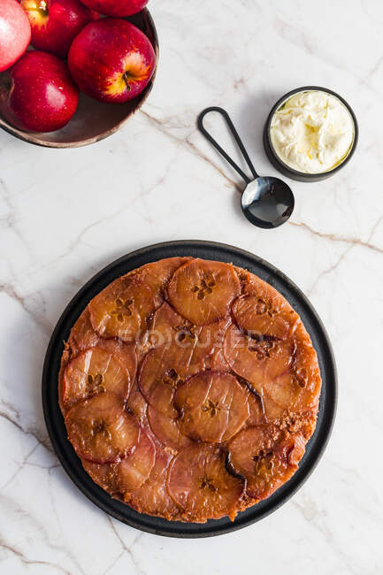 Capas de pastel de manzana vista superior - foto de stock