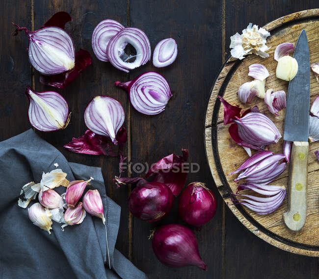 Oignons rouges et ail — Photo de stock