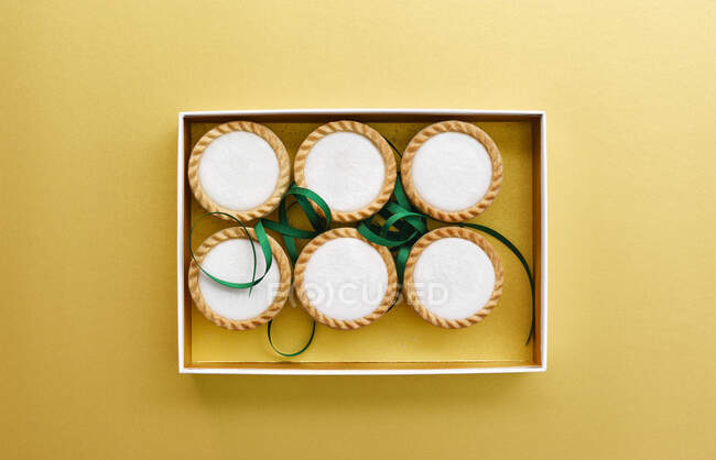 Iced topped mince pies — Stock Photo