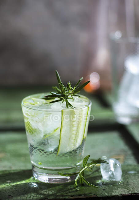 A Gin & Tonic with cucumber and rosemary — Stock Photo
