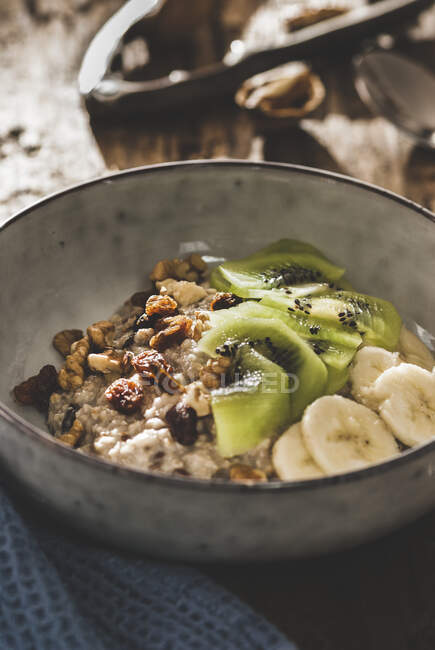 Birchermüsli mit Kiwi und Bananen — Stockfoto