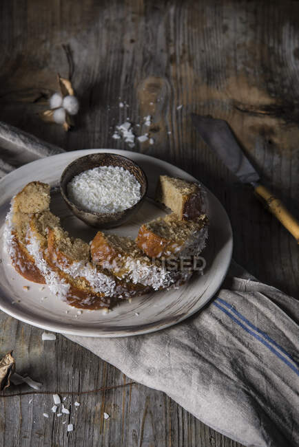 Glazed coconut cake pieces with grated coconut — Stock Photo