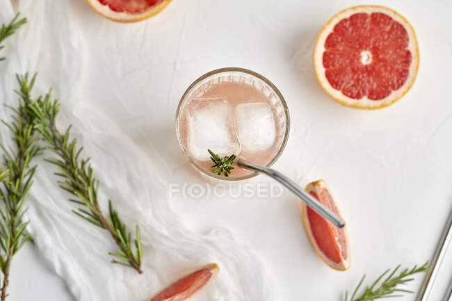 Grapefruit rosemary mocktail close-up view — Stock Photo