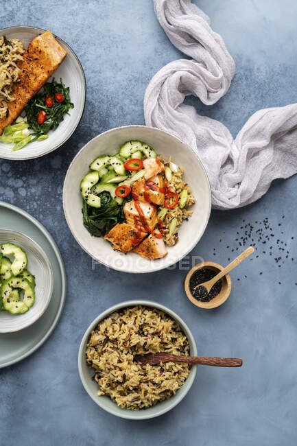 Salmon Sushi bowl with rice, top view — Stock Photo