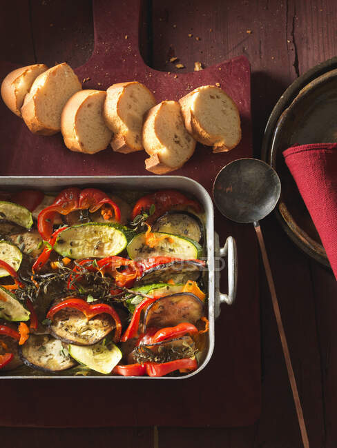 Grilled vegetables and meat on a plate — Stock Photo