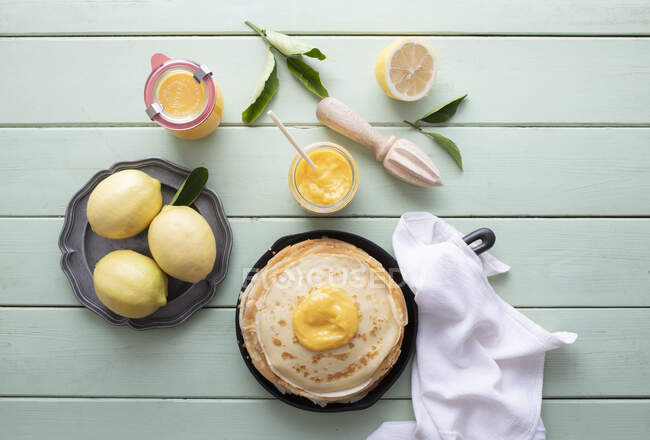 Pfannkuchen mit Zitronenquark — Stockfoto