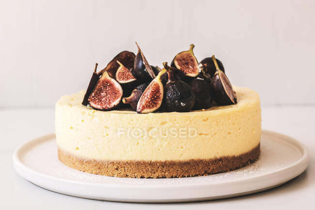 Cheesecake with Figs, close up view — Stock Photo