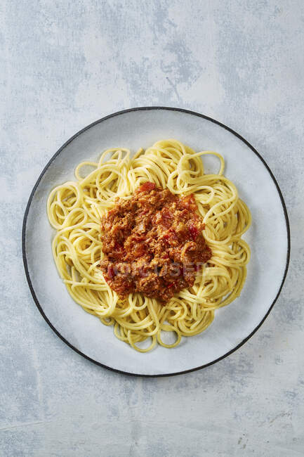 Espaguetis con salsa Tempeh 'Boloñesa' - foto de stock