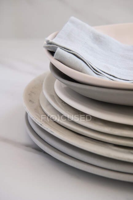 Plates with cloth Stacked On Marble surface — Stock Photo