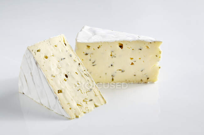 Soft cheese with white mold and garlic flavouring — Stock Photo