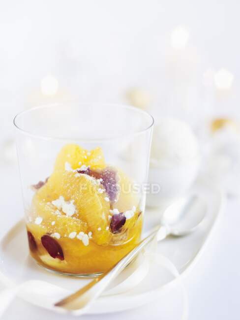 Orangensalat mit getrockneten Feigen (Weihnachten) — Stockfoto