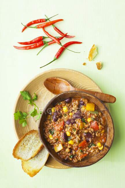 Chilli con carne with kidney beans — Stock Photo