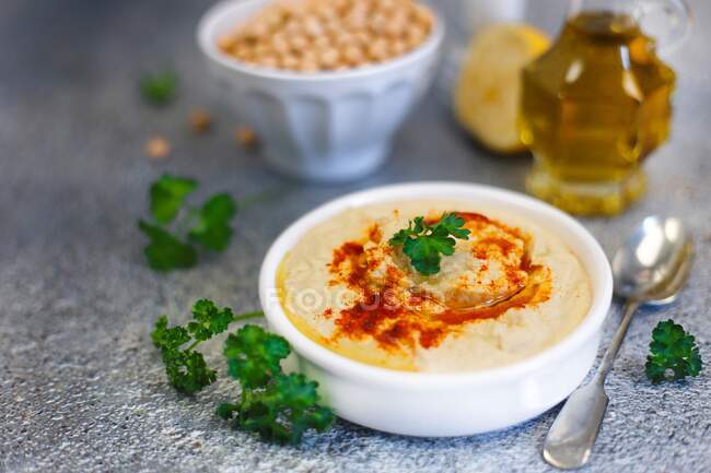 Houmous with peppers close-up view — Stock Photo