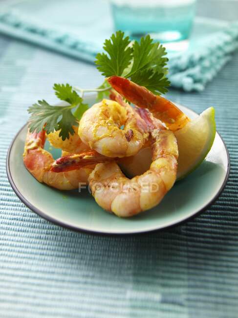 Crevettes au curry grillées vue rapprochée — Photo de stock