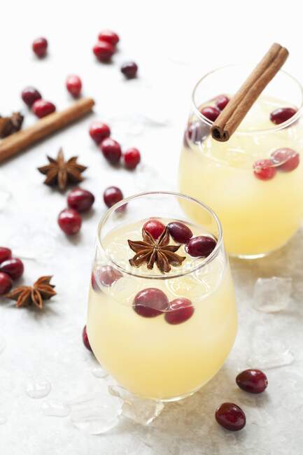 Spiced Apple juice with cranberries — Stock Photo