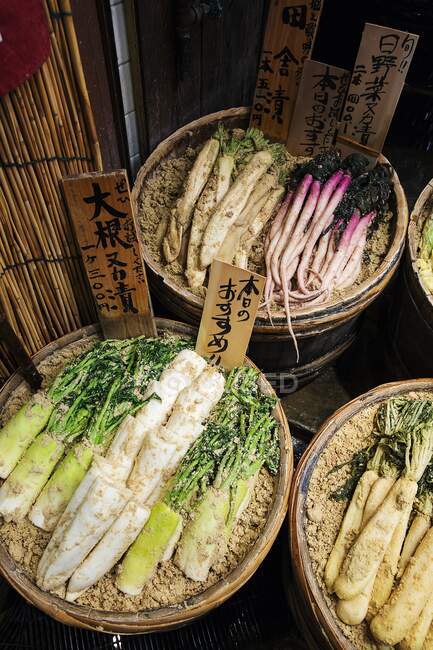 Nara Zuke (verduras en escabeche, Japón) en un mercado - foto de stock