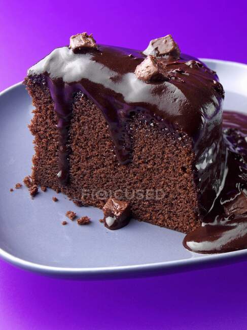 A slice of chocolate fudge cake — Stock Photo
