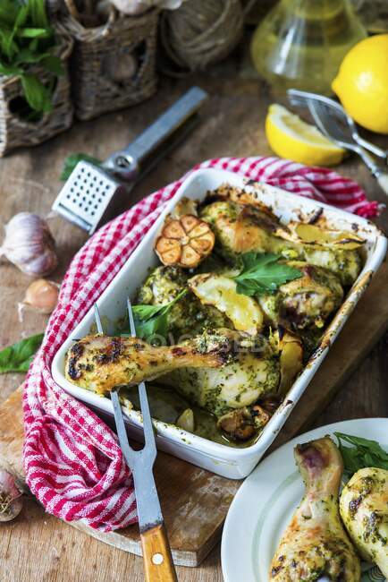 Chicken legs roasted in parsley, lemon and garilc — Stock Photo