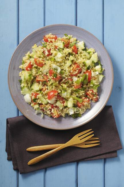 Tabouleh with tomatoes, cucumbers, mint and parsley — Stock Photo