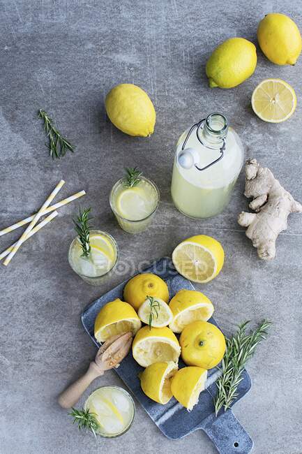 Limone Ginger Lemonade con Rosmarino — Foto stock