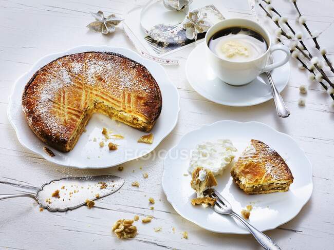 Engardine nut cake for Easter — Stock Photo