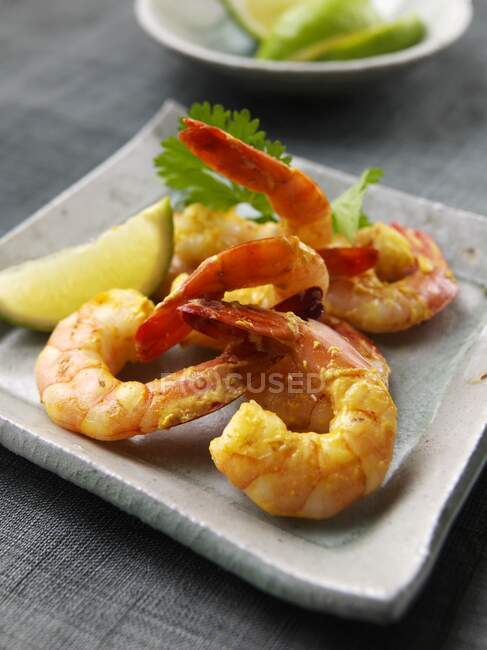 Barbecued curried prawns close-up view — Stock Photo