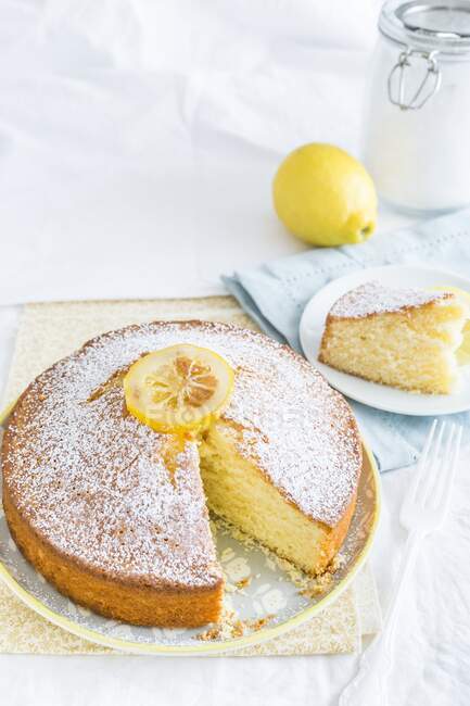 Torta al limone Italienischer Zitronenkuchen — Stockfoto