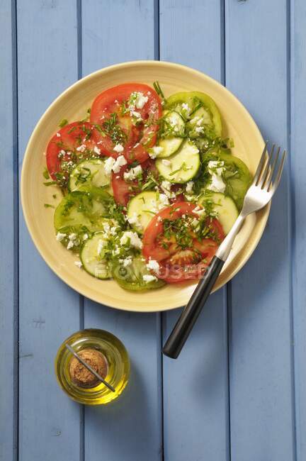 Red and green tomato carpaccio with courgettes — Stock Photo