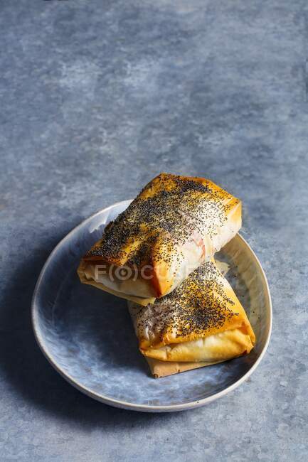 Mini strudels with poppy seeds — Stock Photo