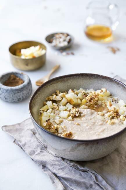 Porridge con mela e miele — Foto stock