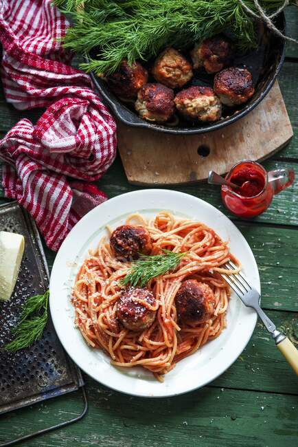 Meatballs with dried tomatoes close-up view — Stock Photo