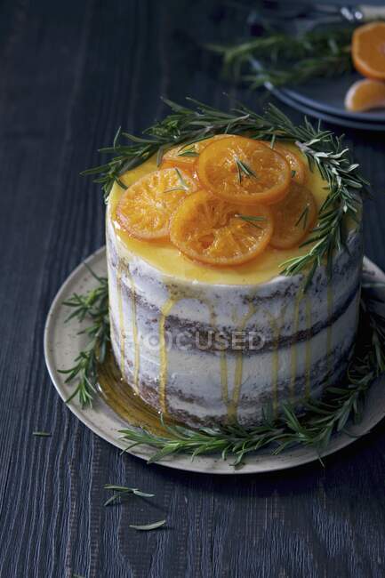 Orangen Karamell Rosmarin Schicht Kuchen — Stockfoto