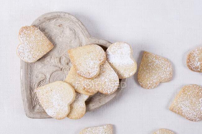 Heart shaped shortbread cookies — Stock Photo
