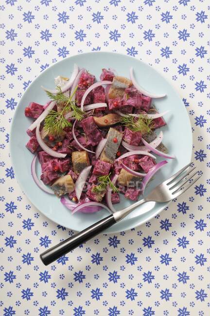 Herring salad with beetroot — Stock Photo