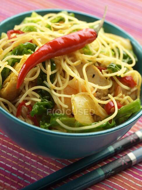 A bowl of singapore noodles — Stock Photo